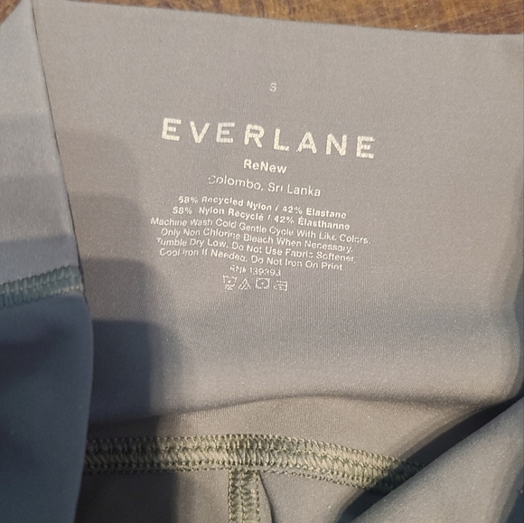 Everlane The Perform Legging In Sage Green - Like New - Picture 4 of 8